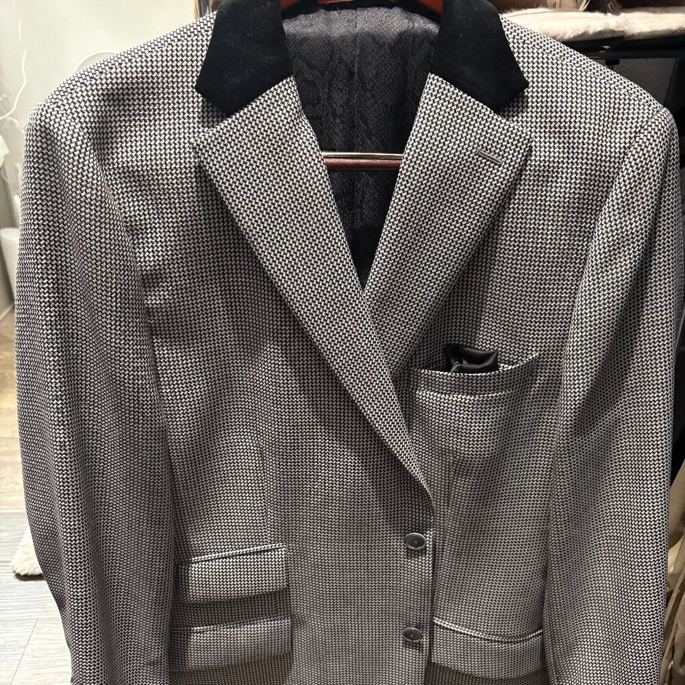 Tallia Houndstooth blazer size 44 regular slim cut.